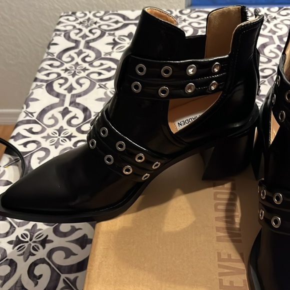 New Steve Madden booties black 8 - Picture 4 of 6
